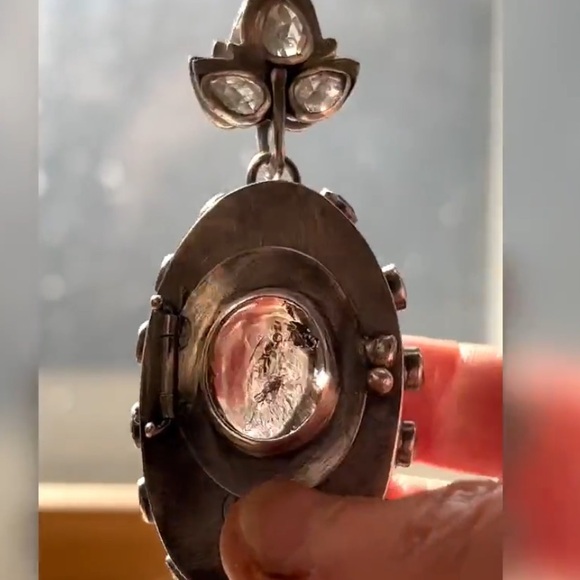 one of a kind hand crafted Guanyin carved quartz moonstone treasure box pendant - Picture 14 of 16